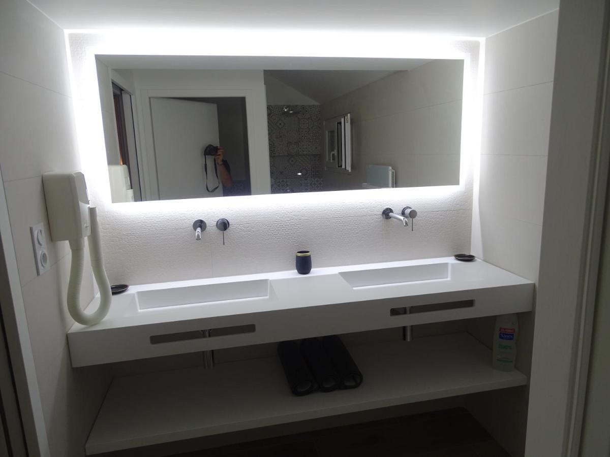 Villa Entiere Du Chateau Lacroix De Civrac 3 Ch, 3 Sdb, Piscine Xxl,Sauna, 4 Etoiles,7 Pers Exterior photo
